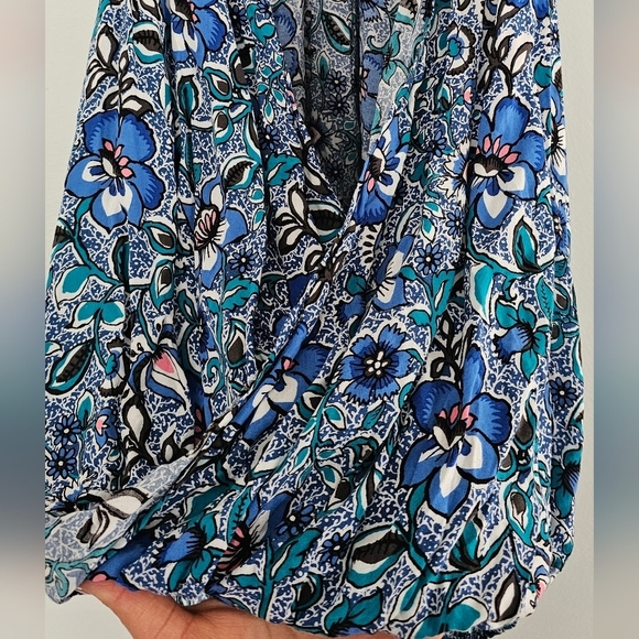 EXPRESS BLUE FLORAL TOP - Picture 5 of 7